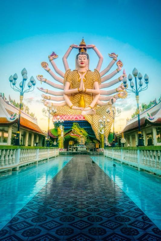 La statue de Guanyin aux nombreux bras au Wat Plai Laem, Koh Samui